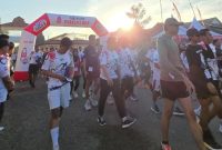 Pelari menyusuri rute indah melewati Keraton Sumenep dan museum peninggalan leluhur, bagian dari pengalaman sport tourism unik