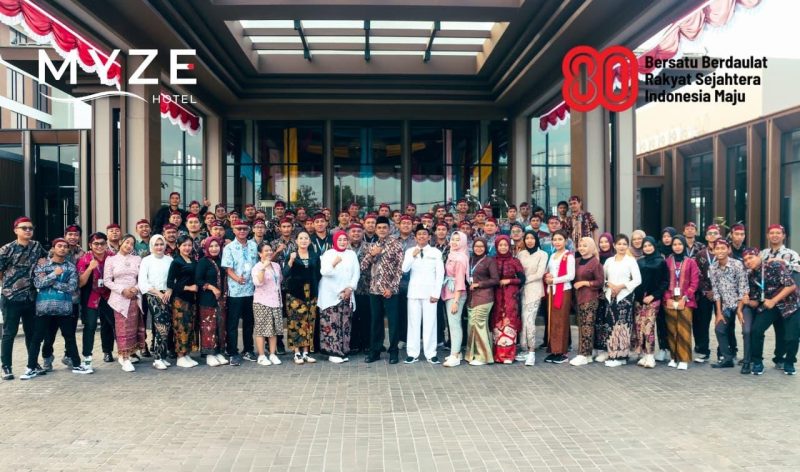 Sumenep di depan lobby hotel, merayakan HUT RI ke-80 dan keseruan rangkaian lomba serta Night Market