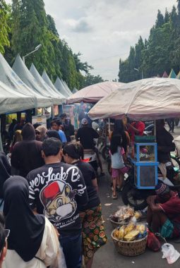 Pasar Minggu Sumenep Ramai, Dukungan Bupati Fauzi Bikin Para Pelaku UMKM Tersenyum