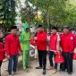 Foto/Dok : Cak Fauzi Ketua DPC PDI Perjuangan Sumenep bersama kader berikan zakat mal kepada ribuan abang becak. @Sumber_RADAR9.ID