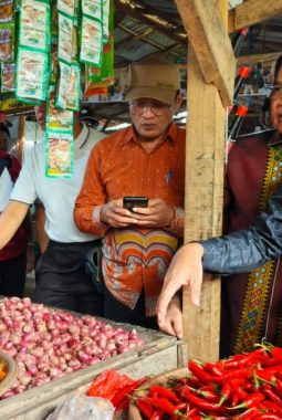 Bupati Sumenep Turun Lapangan, Jaga Stabilitas Harga dan Ketersedian Pokok
