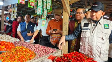 Bupati Sumenep Turun Lapangan, Jaga Stabilitas Harga dan Ketersedian Pokok