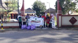 Foto/Dok : Plt. Camat Batuan bersama pegawai menyelenggarakan kegiatan 