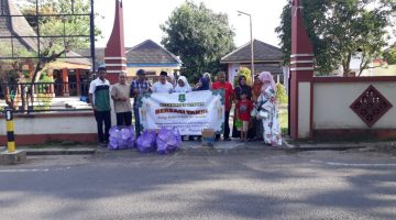 Foto/Dok : Plt. Camat Batuan bersama pegawai menyelenggarakan kegiatan 