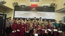 Foto/Dok : Jajaran Polres Tanjung Perak dalam kegiatan buka bersama dan santunan dengan  mahasiswa, insan pers dan puluhan anak yatim. @sumber_RADAR9.ID/Kaperwil Jatin