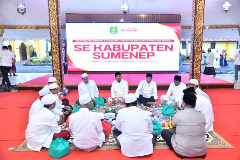 Foto : Acara silaturahmi sekaligus buka bersama dengan alim ulama, tokoh agama, dan tokoh masyarakat se-Kabupaten Sumenep, di Pendopo Agung Keraton Sumenep. Dok. RADAR9.ID/Grup WhatsApp JSI