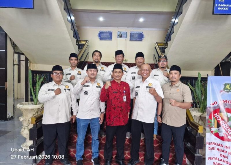 Foto Istimewa: Ketua PKDI Kabupaten Sumenep, H. Ubaid (Haji Obet), bersama jajaran pengurus saat melaksanakan silaturahmi dengan Sekretaris Daerah Kabupaten Sumenep, Agus Dwi Saputra, S.Sos., M.Si., di Kantor Pemerintah Kabupaten Sumenep. Dok. RADAR9.ID/Pimpinan Redaksi.