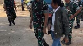 Foto: Pangdam Kodam V/Brawijaya Mayjen TNI Rudy Saladin bersama penggagas EduFarming, Fauzi “Mami Muda”, saat meninjau langsung lokasi pengembangan EduFarming di Desa Matanair, Kecamatan Rubaru, Kabupaten Sumenep. Dok. RADAR9.ID