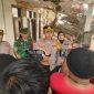 Foto: Kapolres Sumenep Anang Hardiyanto, turun langsung bersama jajaran saat melakukan olah TKP di lokasi ledakan yang diduga berasal dari mercon di Dusun Pajung, Desa Bantelan, Kecamatan Batuputih. Dok. RADAR9.ID.