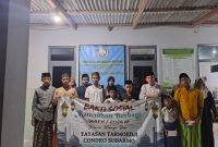 Foto: Pengurus Yayasan Tarmoedji bersama redaksi LensaMadura.com berfoto dengan anak-anak yatim usai penyerahan santunan di Yayasan Al-Istiqomah. Dok. RADAR9.ID.