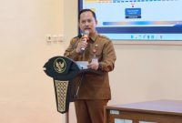 Foto: Kepala Bappeda Sumenep, Arif Firmanto, menerima penghargaan dari Pemerintah Kabupaten Sumenep atas komitmen dan konsistensinya dalam mengawal Pengarusutamaan Gender (PUG) sebagai strategi pembangunan yang inklusif dan berkeadilan. Dokumentasi RADAR9.ID.