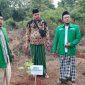 Foto Istimewa: Ketua Komunitas Pencinta Lingkungan Hidup bersama Ketua PC Gerakan Pemuda Ansor Sumenep beserta jajaran pengurus saat kegiatan penghijauan di Desa Gelugur, Kecamatan Batuan. Dok. RADAR9.ID/Kabiro Sumenep.