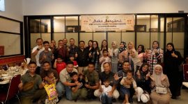 Foto Istimewa: Direktur Binlitbang Pusat Kesenjataan Arhanud, Sonny Septiono, bersama keluarga dan jajaran staf saat menghadiri kegiatan buka puasa bersama dan kultum di Kota Baru Parahyangan, Kabupaten Bandung Barat, Rabu (4/3/2026). Dok. RADAR9.ID/Pimpinan Redaksi.
