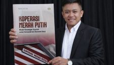 Foto: Naghfir menegaskan bahwa buku tentang Koperasi Merah Putih merupakan hasil riset yang ia lakukan selama beberapa tahun. Dok. RADAR9.ID/Istimewa.