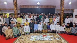 Foto: Bupati Sumenep Achmad Fauzi Wongsojudo bersama jajaran Organisasi Perangkat Daerah (OPD), tokoh agama, dan masyarakat mengikuti kegiatan Khotmil Qur’an di Pendopo Agung Keraton Sumenep. Kegiatan tersebut diisi dengan pembacaan Al-Qur’an hingga khatam secara bersama dalam suasana khidmat dan penuh kekhusyukan. Dokumentasi RADAR9.ID.