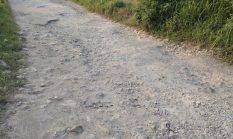 Jalan Bragung – Prancak Rusak Parah, Warga Desak DPRD Sumenep Segera Perjuangkan Perbaikan