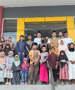 Baznas Sumenep Ajak Anak Yatim Belanja Baju Lebaran, Senyum Bahagia Warnai Toko DNR