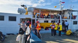 Foto: Kapal yang digunakan untuk mengangkut peserta program mudik dari Pelabuhan Kalianget menuju sejumlah wilayah kepulauan di Kabupaten Sumenep. Dok. RADAR9.ID.