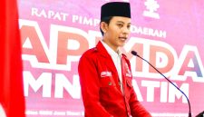 Foto: Ketua DPD Gerakan Mahasiswa Nasional Indonesia Jawa Timur, Hendra Prayogi, menegaskan sikap keras organisasi dalam mengecam aksi penyiraman air keras terhadap aktivis Andrie Yunus. Dokumentasi RADAR9.ID.