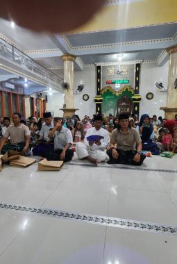 Masjid Mujahidin Jadi Pusat Aksi Sosial, 150 Warga Rentan Terima Santunan dari Detikzone