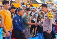 Foto: Kapolri Listyo Sigit Prabowo saat melepas 80 bus program Mudik Gratis Polri Presisi di Lapangan Polda Metro Jaya, Rabu (18/3), yang mengangkut 4.009 pemudik menuju Jawa Tengah dan DIY. Dokumentasi RADAR9.ID/@L