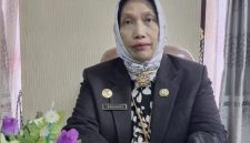 Foto: Direktur RSUD dr. Moh. Anwar Sumenep, dr. Erliyati, M.Kes, saat memberikan keterangan terkait kesiapan pelayanan kesehatan selama cuti bersama, dengan memastikan IGD tetap beroperasi 24 jam bagi pasien darurat.