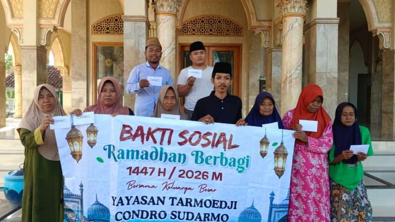 Foto: Penyaluran bantuan kepada warga dan lansia dalam kegiatan bakti sosial Ramadan di Masjid Al-Istikmal, Dusun Lembanah, Kecamatan Pragaan, Kamis (19/3/2026). Dokumentasi RADAR9.ID/N_