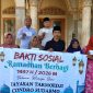Foto: Penyaluran bantuan kepada warga dan lansia dalam kegiatan bakti sosial Ramadan di Masjid Al-Istikmal, Dusun Lembanah, Kecamatan Pragaan, Kamis (19/3/2026). Dokumentasi RADAR9.ID/N_