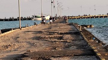 Foto: Kondisi jalan di Pulau Masalembu yang rusak parah dan menganga, hingga kini tak tersentuh perhatian Pemerintah Provinsi Jawa Timur, Kamis (19/3/2026). Dokumentasi Redaksi Jurnalis Indonesia.