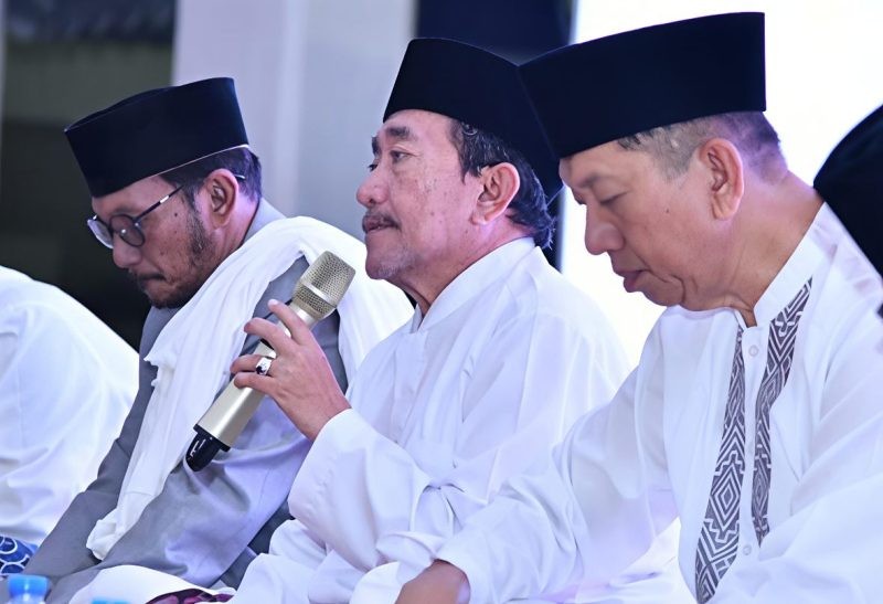 Foto: Wakil Bupati Sumenep, KH. Imam Hasyim, S.H., M.H., saat menyampaikan pesan pada malam takbiran Hari Raya Idulfitri 1447 Hijriah.