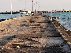 Gambar: Kondisi akses jalan menuju Pelabuhan Masalembu rusak parah dan membahayakan, hingga kini masih menunggu keseriusan Pemerintah Provinsi Jawa Timur dalam melakukan penanganan dan perbaikan. Dokumentasi Media Jurnalis Indonesia.