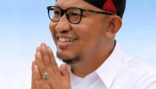 Foto: Bupati Sumenep, Dr. H. Achmad Fauzi Wongsojudo, S.H., M.H., saat menyampaikan pesan Idul Fitri 1447 H/2026 M sekaligus menegaskan komitmen menjaga kondusivitas dan memperkuat persatuan masyarakat. Dokumentasi RADAR9.ID/Istimewa.