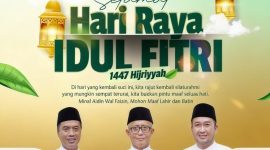 Foto: Direktur Utama BPRS Bhakti Sumekar, Hairil Fajar, bersama keluarga besar BPRS Bhakti Sumekar dalam flayer ucapan Hari Raya Idulfitri 1447 H. Dokumentasi RADAR9.ID/Istimewa.