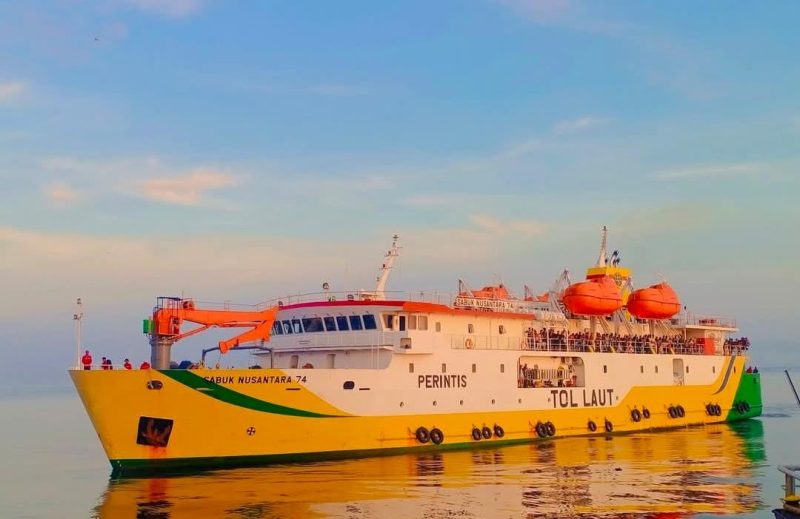 Foto: Kapal Sabuk Nusantara 75 tengah berlayar melintasi perairan Sapeken, Kabupaten Sumenep. Dokumentasi RADAR9.ID