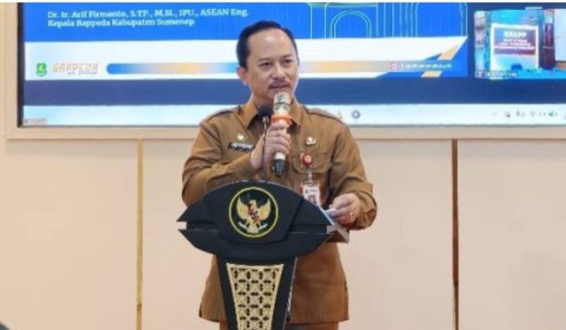 Foto: Kepala Badan Perencanaan Pembangunan Daerah Kabupaten Sumenep Arif Firmanto saat menjelaskan arah prioritas pembangunan Kabupaten Sumenep tahun 2026. Dokumentasi RADAR9.ID.