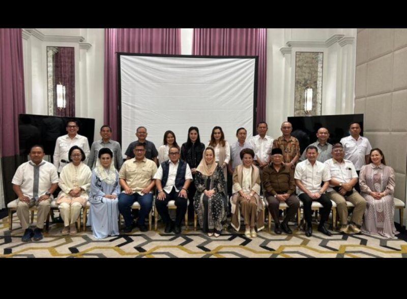 Foto: Pengurus dan jajaran Pusat Bantuan Hukum (PBH) Laskar Prabowo 08 bersama pengurus Laskar Prabowo 08 saat menggelar kegiatan buka puasa bersama sekaligus konsolidasi organisasi di Ballroom Club House Bukit Podomoro, Jakarta Timur, Senin (16/3/2026). 