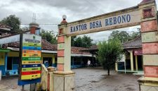Foto: Tampak depan Kantor Desa sebagai lokasi pemerintahan Desa Rebono.