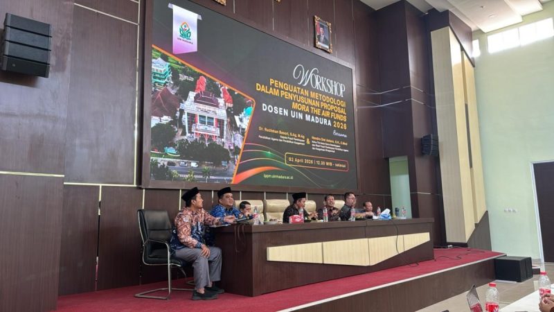 Foto: Suasana Workshop Penyusunan Metodologi Proposal MoRA The Air Fund 2026 di Ballroom Lantai 4 UIN Madura, Kamis (2/4/2026).