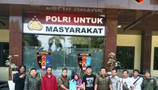 Foto: Ketua DPC LSM TRINUSA Pasuruan Raya bersama perwakilan TRINUSA Gresik dan Sidoarjo, didampingi korban serta awak media, saat berada di Mapolda Jawa Timur, Sabtu (4/4/2026). Dok. RADAR9.ID/Istimewa.