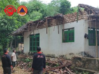 Call Center 112 Gerak Cepat Tangani Rumah Roboh di Batuan, Pelapor Apresiasi Respons Petugas