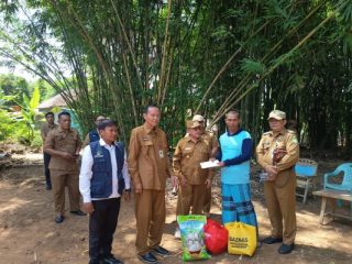 Wabup Sumenep Tinjau Langsung, Bantuan Disalurkan untuk Korban Rumah Roboh di Desa Torbang