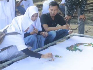 100 Pelajar di Sumenep Belajar Membatik Langsung dari Budayawan dan Pengrajin, Madura Batik Festival Fokus Cetak Generasi Pelestari Budaya