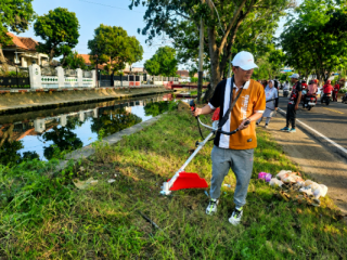 Pimpin Aksi Bersih Kota, Kadinsos P3A Sumenep Tunjukkan Teladan Nyata bagi ASN