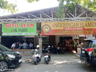 Teduh, Ramah, Enak. Rahasia Angkringan Slamet Jadi Incaran Destinasi Kuliner Mahasiswa Hingga Selebgram