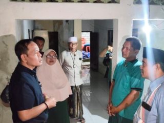 Ketua DPRD Surabaya Syaifudin Zuhri Tinjau Rumah Roboh di Pakal, Perbaikan Dimulai Pekan Ini