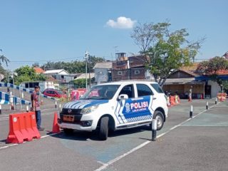 Mengenal Sosok Tori, Pengabdi Tanpa Pamrih dan Menolak Lelah Sebagai Pemandu Ujian Praktek di Satpas SIM Colombo