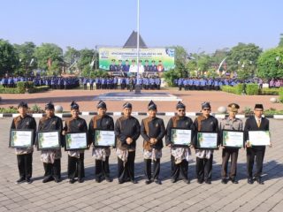 Kapolres Madiun Terima Penghargaan dari Bupati Madiun atas Dedikasi Menjaga Kondusivitas Kabupaten Madiun
