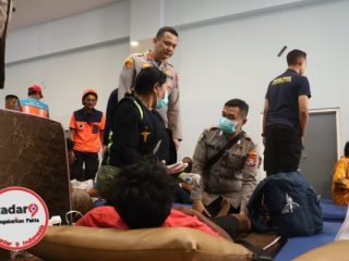 Kapolres Pelabuhan Tanjung Perak Turun Dampingi Korban, Pastikan Penanganan Kebakaran KM Mutiara Sentosa 2 Berjalan Maksimal