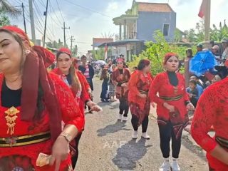 Emak-Emak Gemoy RW 02 Curi Perhatian di Pagelaran Seni Kota Probolinggo