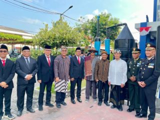 Peringatan HUT ke-81 RI Universitas Wijaya Putra Beri Insinerator Ramah Lingkungan untuk Warga Pakal Surabaya